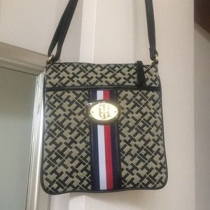 BRAND NEW Tommy Hilfiger cross body purse w/ tags